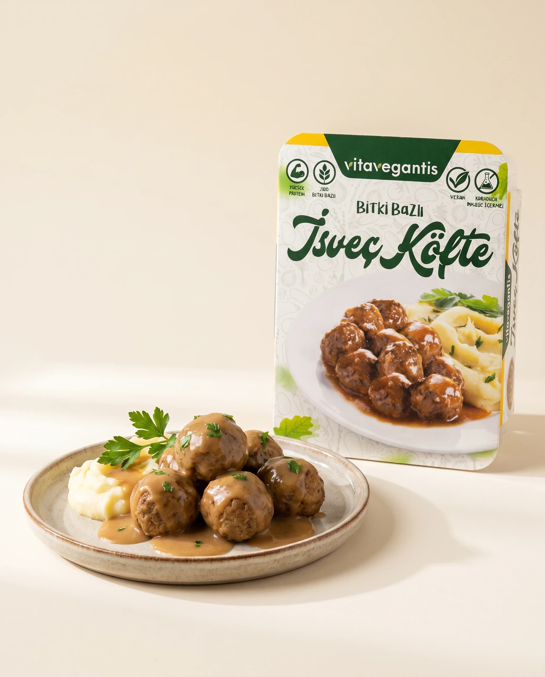 Plant-based Swedish meatballs in gravy with mashed potato and the VitaVegantis pack